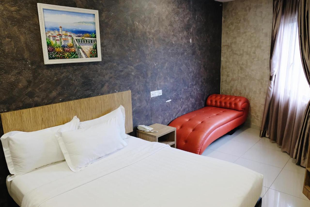 Era Plus Hotel Seri Kembangan Kültér fotó