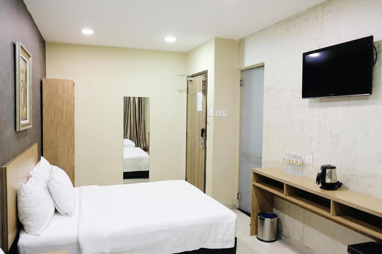 Era Plus Hotel Seri Kembangan Kültér fotó