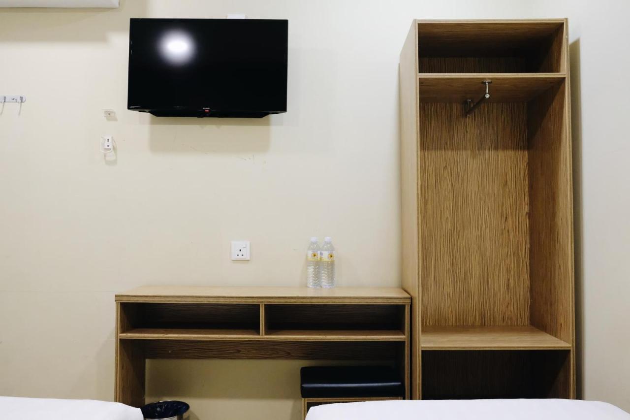 Era Plus Hotel Seri Kembangan Kültér fotó
