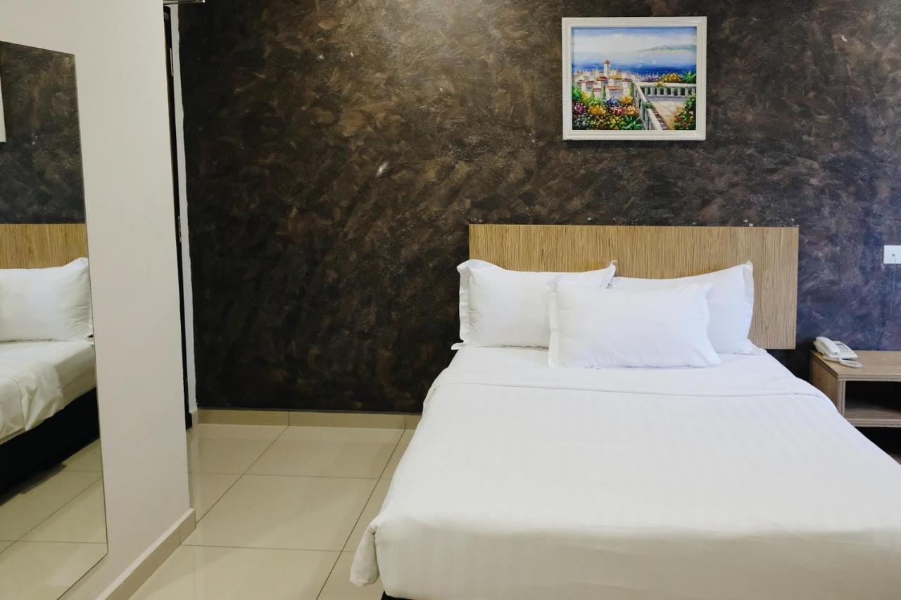 Era Plus Hotel Seri Kembangan Kültér fotó