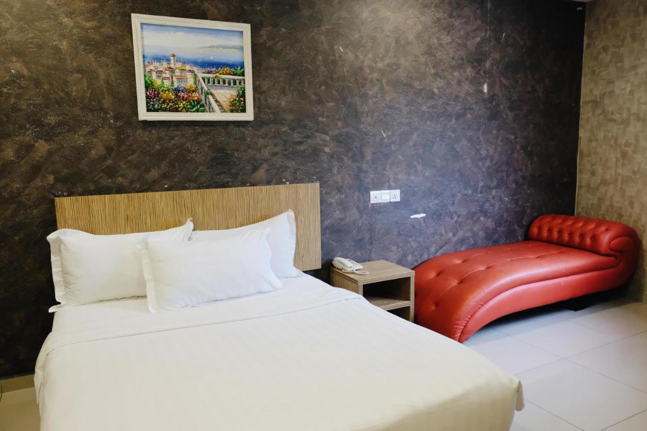 Era Plus Hotel Seri Kembangan Kültér fotó