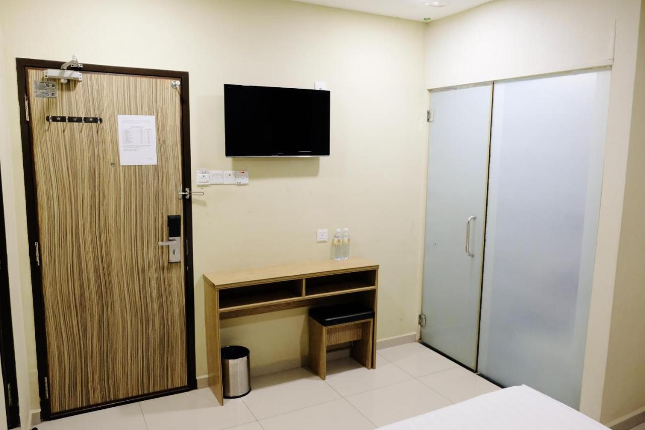 Era Plus Hotel Seri Kembangan Kültér fotó