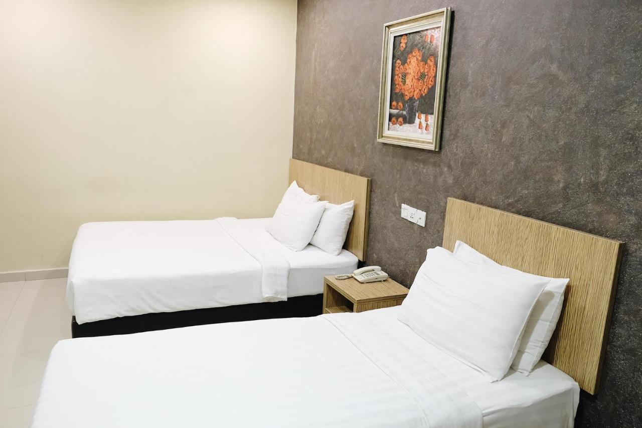 Era Plus Hotel Seri Kembangan Kültér fotó