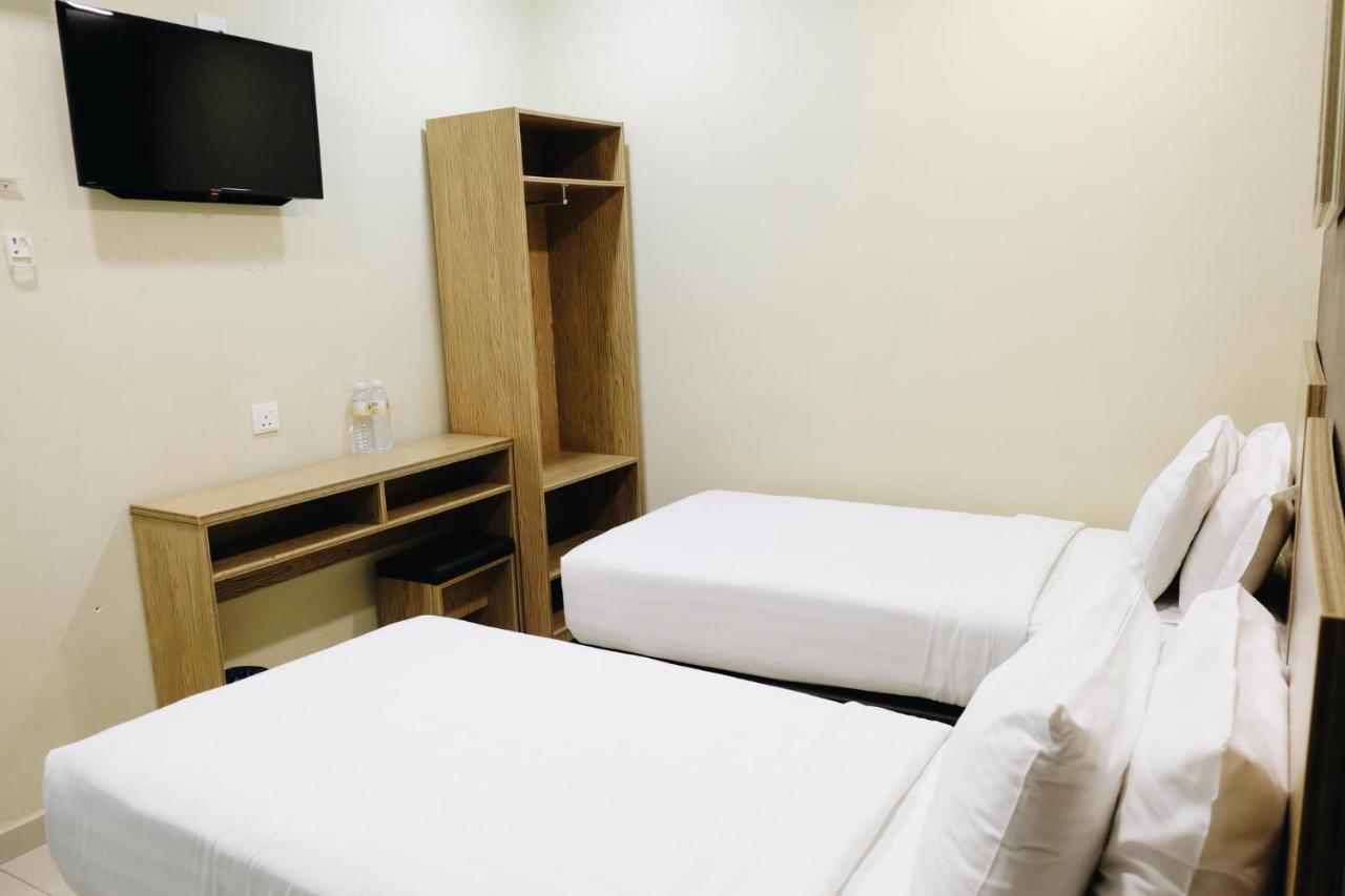 Era Plus Hotel Seri Kembangan Kültér fotó