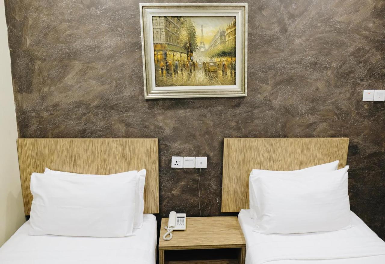Era Plus Hotel Seri Kembangan Kültér fotó