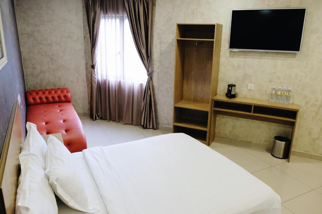 Era Plus Hotel Seri Kembangan Kültér fotó