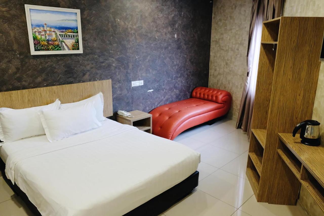 Era Plus Hotel Seri Kembangan Kültér fotó