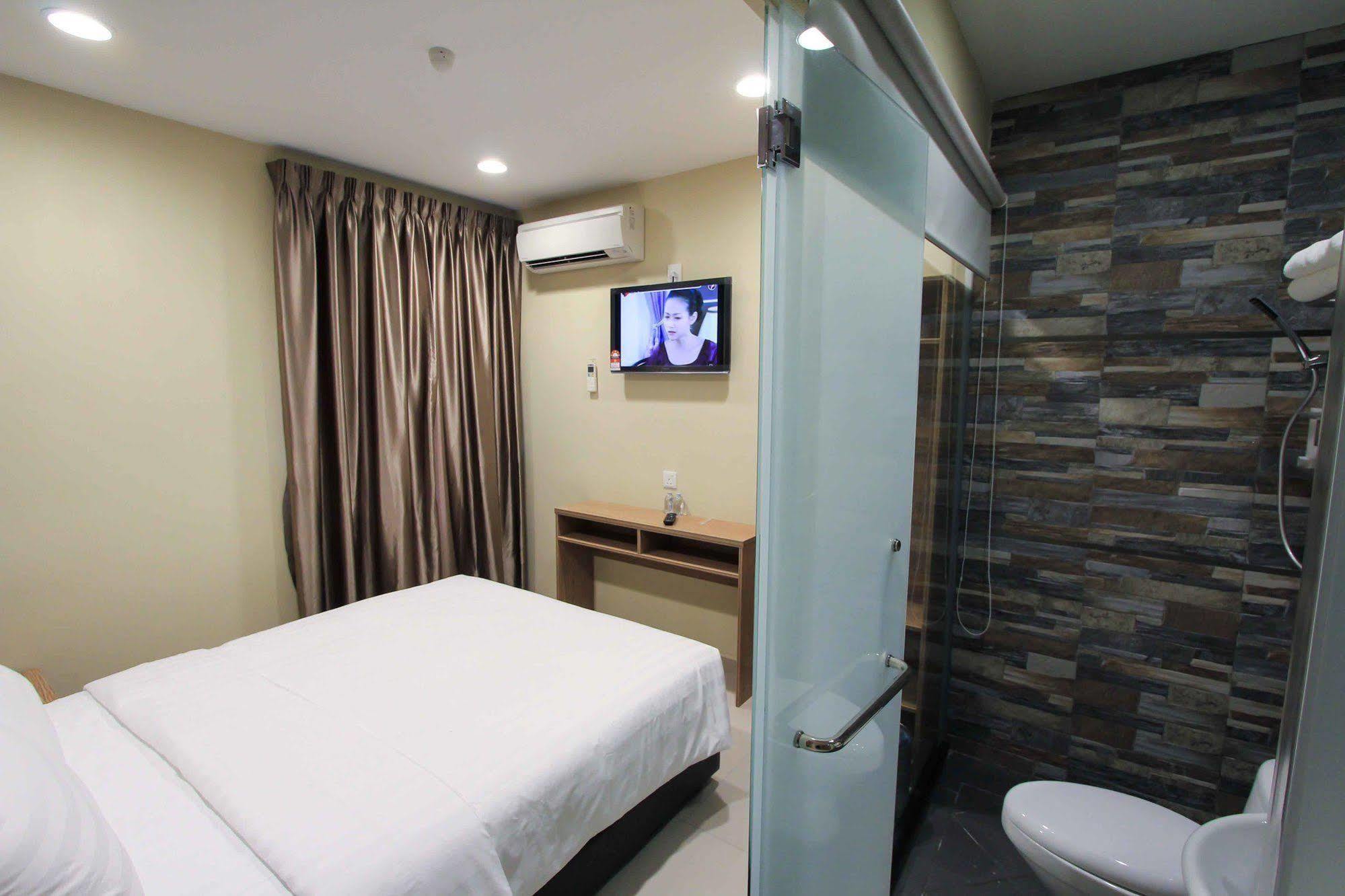 Era Plus Hotel Seri Kembangan Kültér fotó