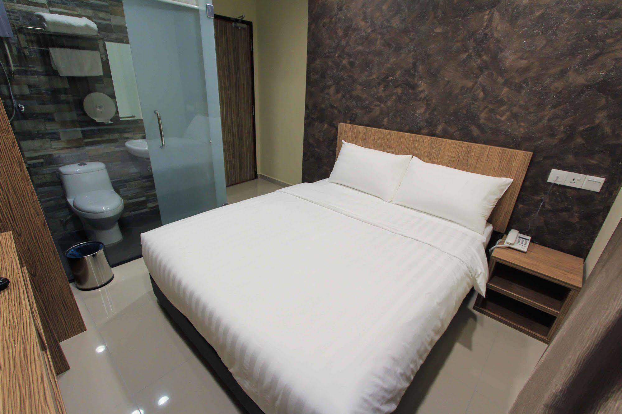 Era Plus Hotel Seri Kembangan Kültér fotó