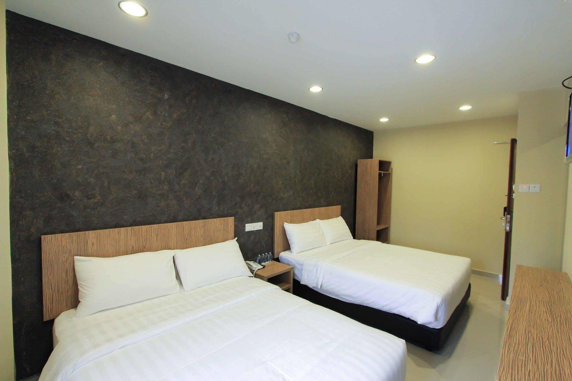 Era Plus Hotel Seri Kembangan Kültér fotó