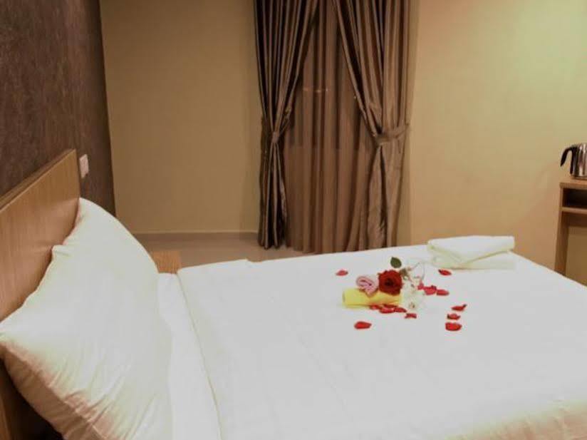 Era Plus Hotel Seri Kembangan Kültér fotó