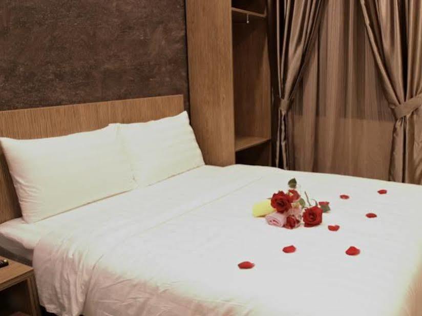 Era Plus Hotel Seri Kembangan Kültér fotó